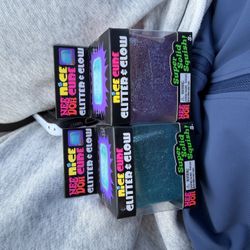 Needoh Glitter n Glow nice cube 
