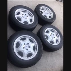 4 —- 225/60r16 5x112 5x4.41 Stock Mercedes S420 Rims Wheels With Tires 80% Treads !!!