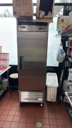 COMMERCIAL FRIDGE