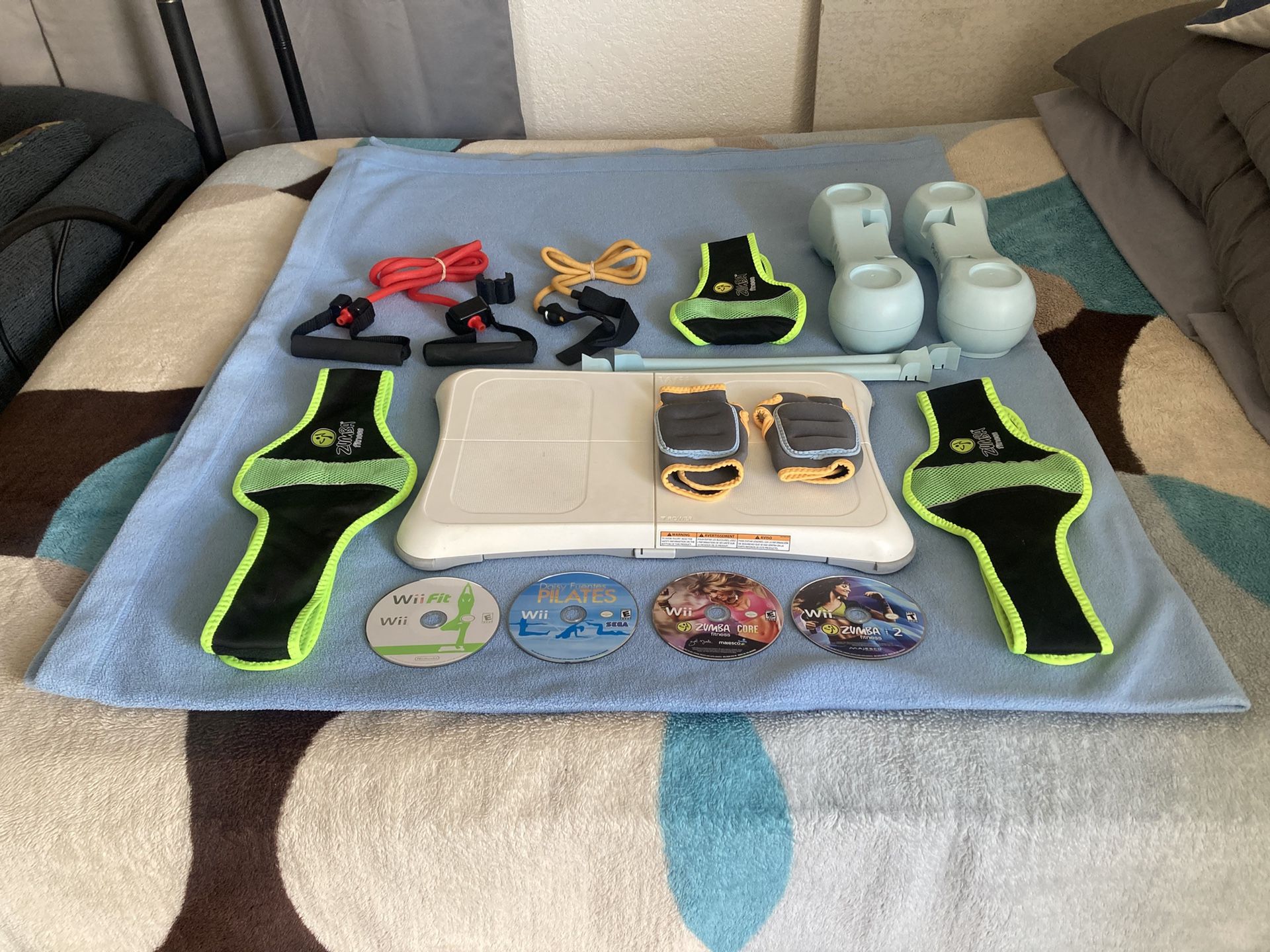 Wii Balance Board + 4 Games + Accesories Bundle
