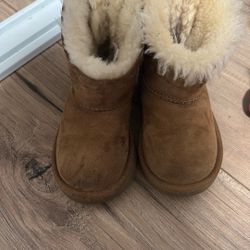 Ugg Bow Boots 