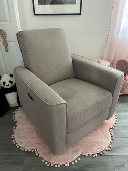 Nursing Chair – Excellent Condition