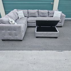 FREE DELIVERY!!! Costco 2 Piece Sectional with Storage Ottoman (Gray)