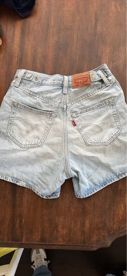Levi’s Cinch Shorts