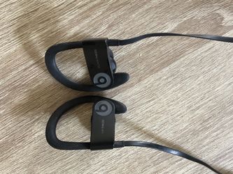 Wireless black power beats