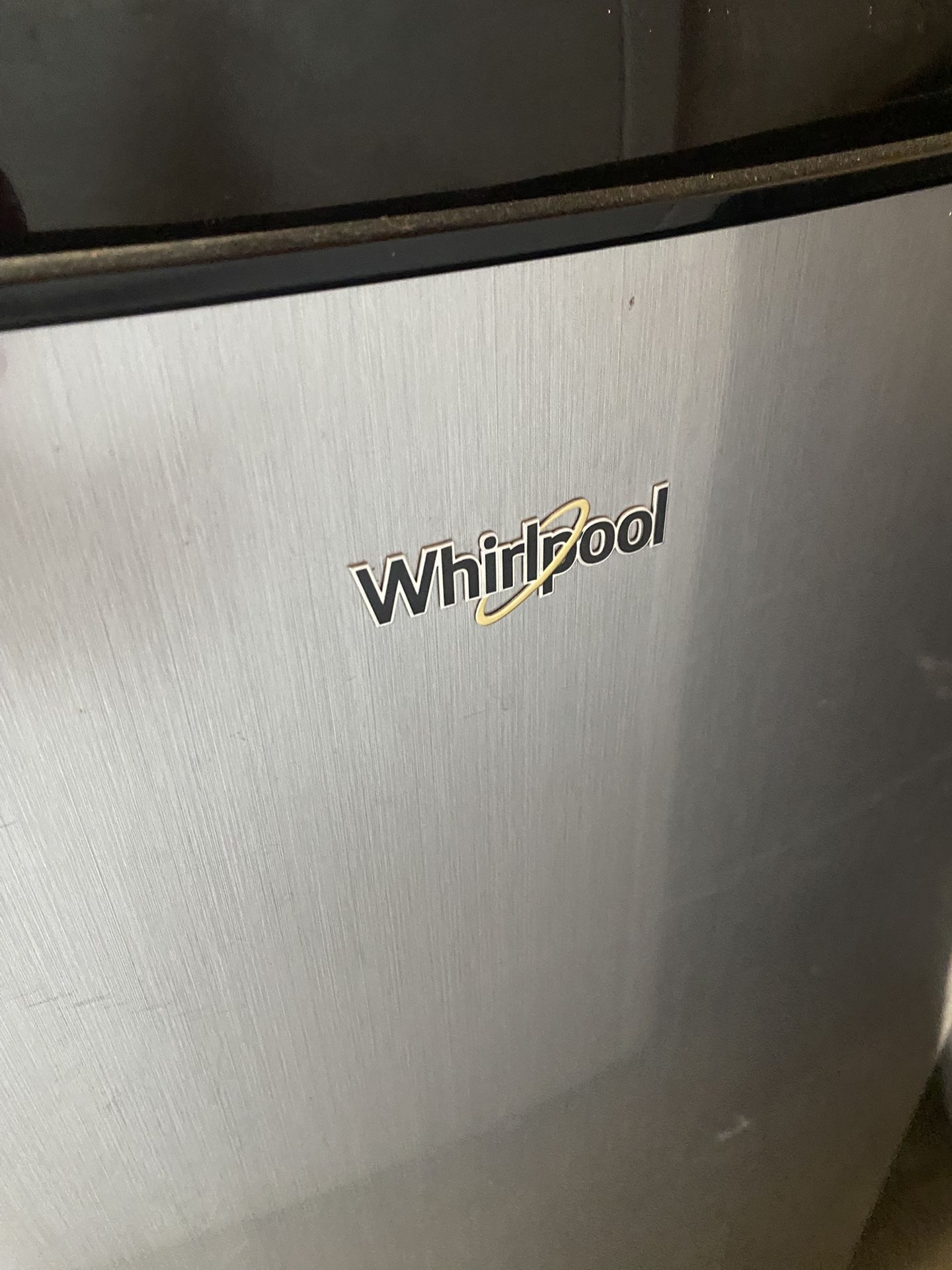 mini fridge whirlpool
