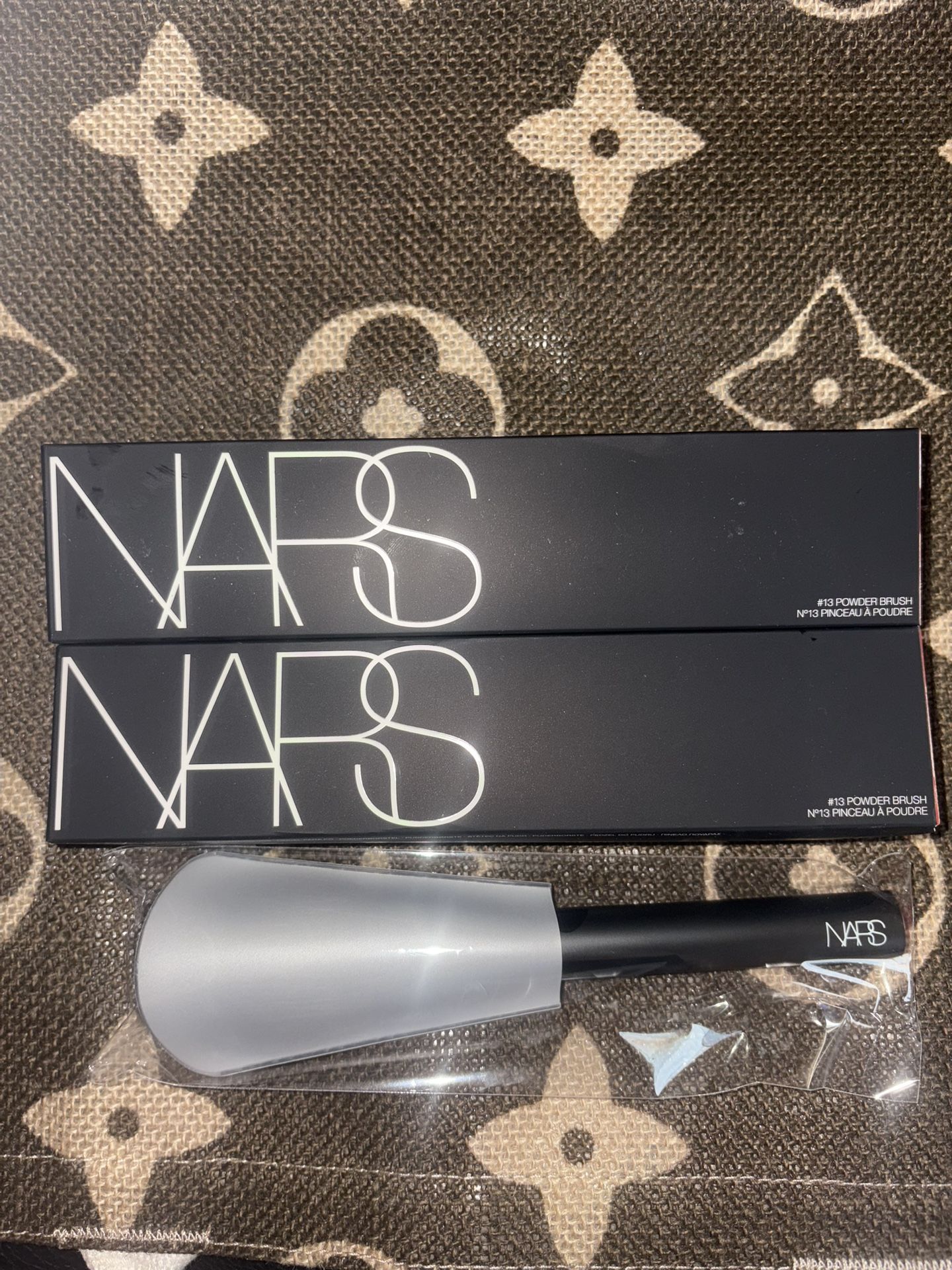 NARS # 13 POWDER BRUSH