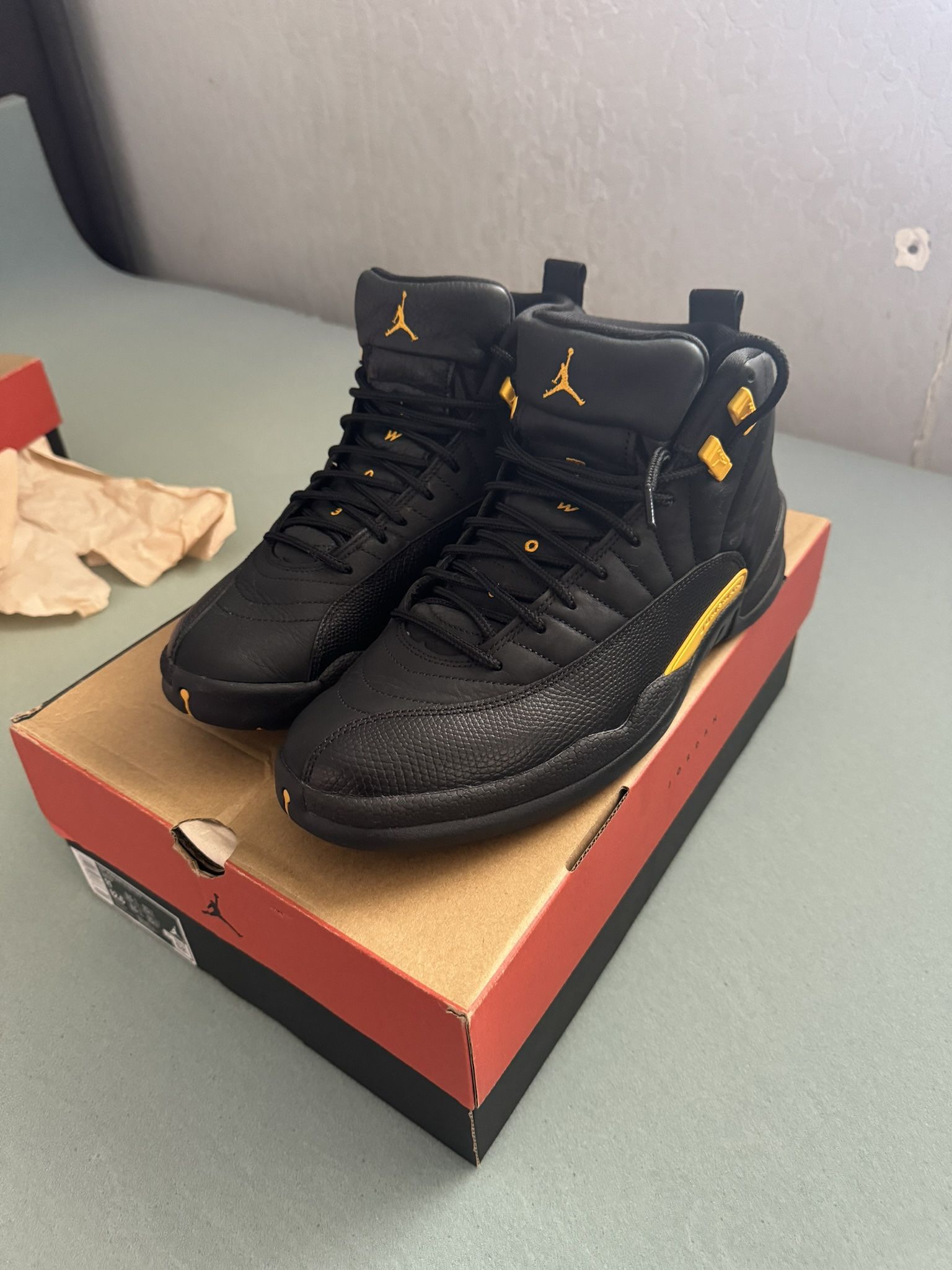 Air Jordan 12 retro size 11 black taxi come with box $190 