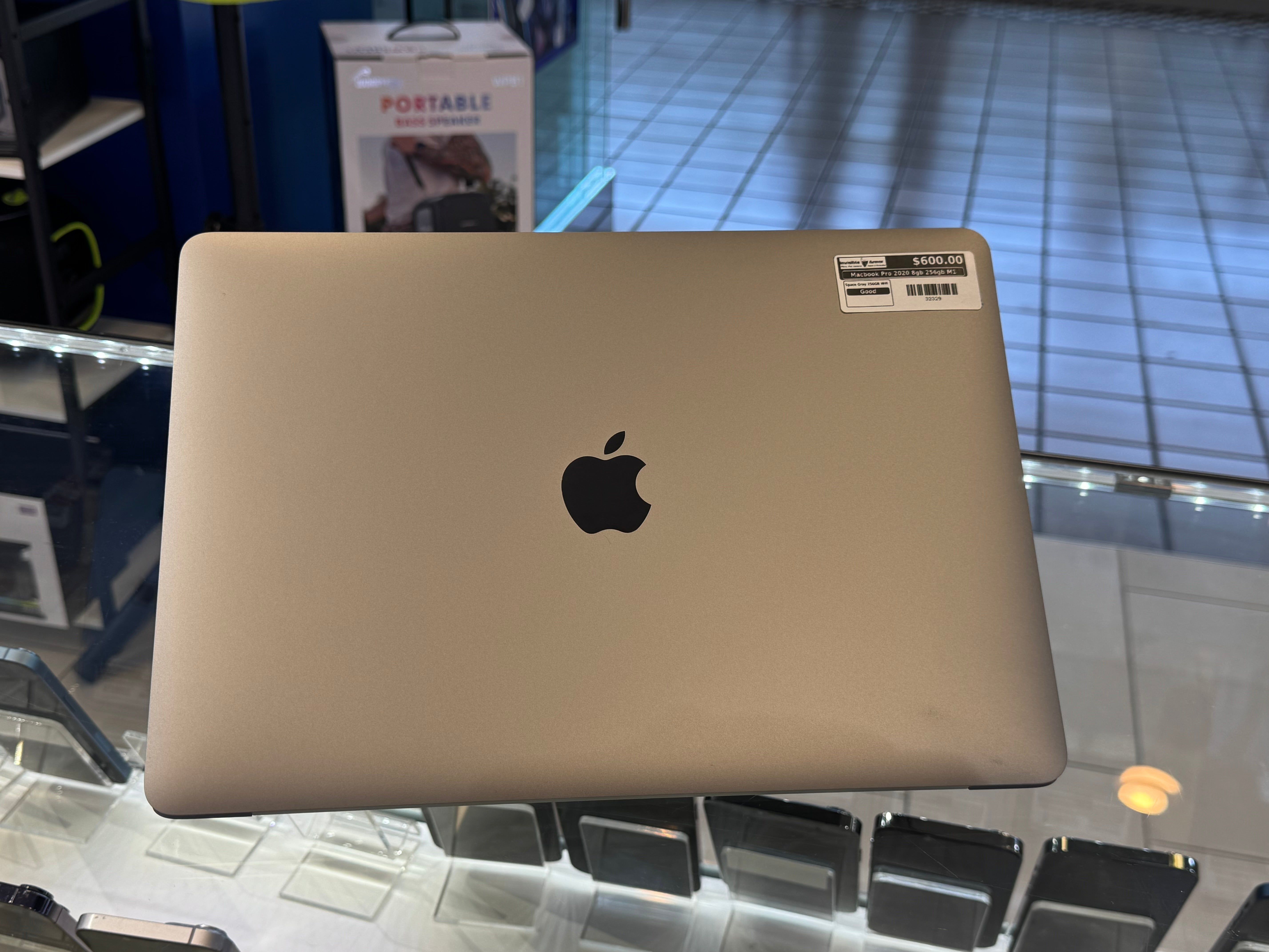 Macbook Pro 2020 8gb 256gb M1 Pre-Owned