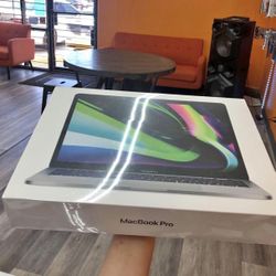 MacBook Pro M2 Chip 8GB And 256 GB SSD 
