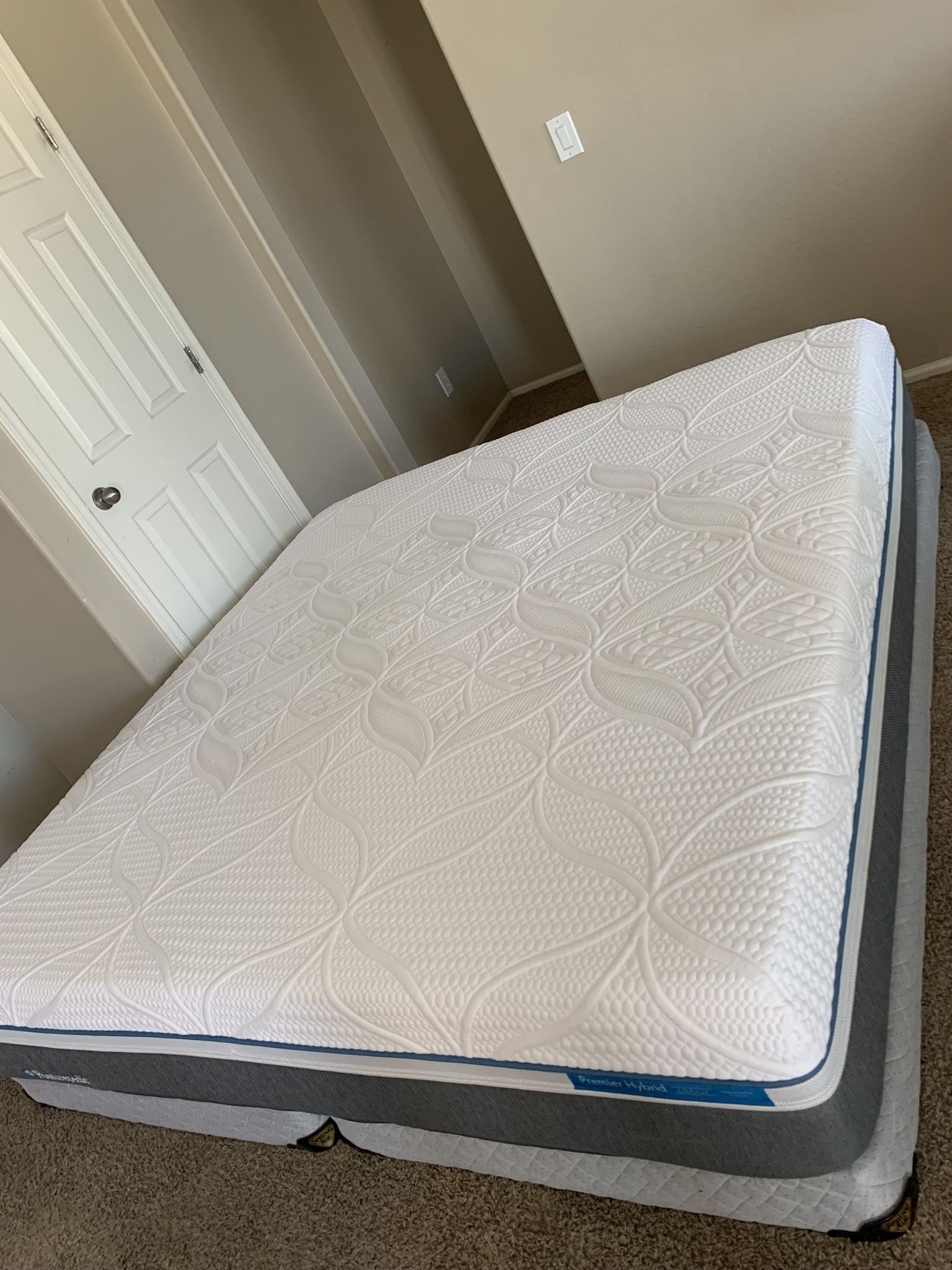 KING SEALY POSTUREPEDIC MATTRESS AND FREE BOX SPRINGS
