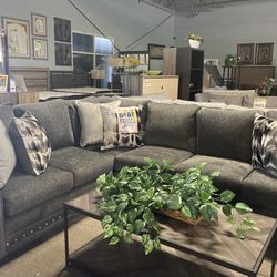 grey sectional ✅☑️ $1,599