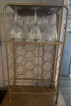 Wine rack-mirror top