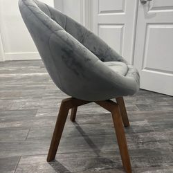 Modern velvet swivel accent chair
