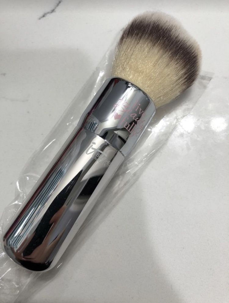 NEW iT Cosmetic Foundation Makeup Brush