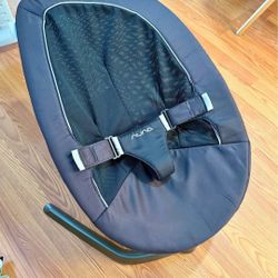 Nuna Leaf Swivel  Baby Seat And Rocker 