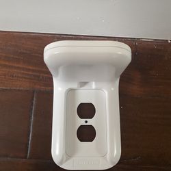 Sanus Outlet Shelf Speaker Mount