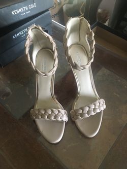 KENNETH COLE pretty heels