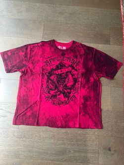 AFFLICTION men red skull and sword “Aficionado” Short-sleeve T-shirt with bold black logo Affliction graphic. Distressed dye effect for a worn-in look