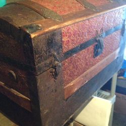 Steamer dome-top trunk. Antique