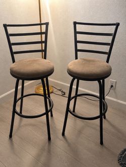 Set of 2 Swivel Bar Stools