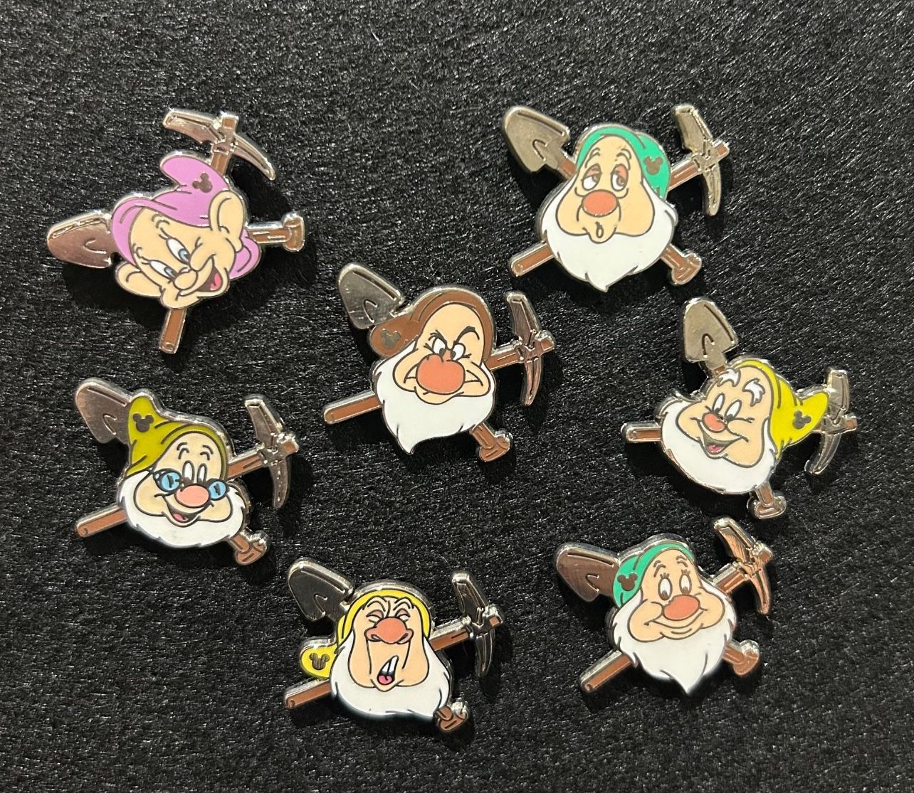 Disney Pins 2014 Hidden Mickey 7 Dwarfs Pin Set