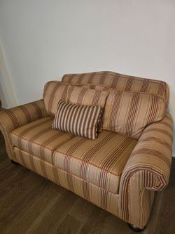 Oversized Loveseat – Great Condition