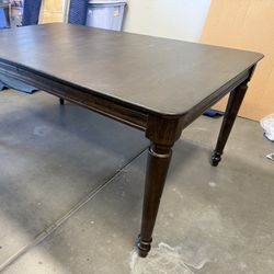 Dinning Table Basset Brand 68x42