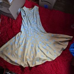 Danny and Nicole Flower Dress Size 8 Or Medium