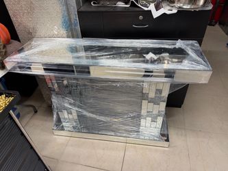 Large Mirrored Console Table – Crushed Diamond Glam Style (DESCRIPTION)