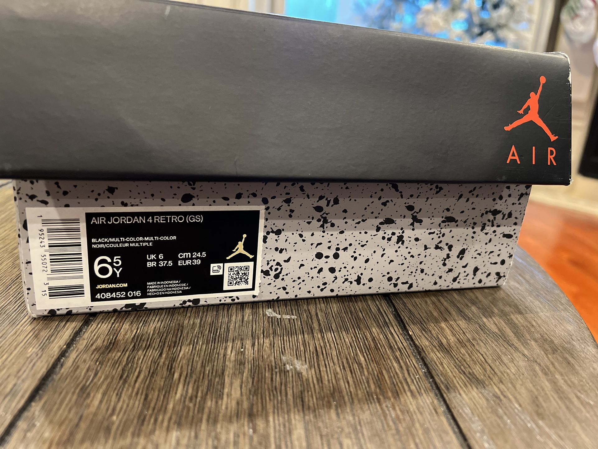 Air JORDAN 4’s Red Thunders