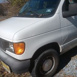 Ford E-150 2003,  White