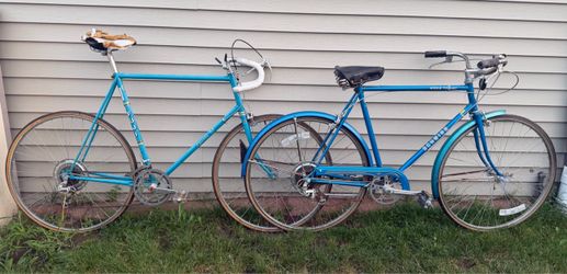 Vintage Schwinn World Tourist & Fuji Sports 10 Bikes For Parts Or Repairable (Both For $40)
