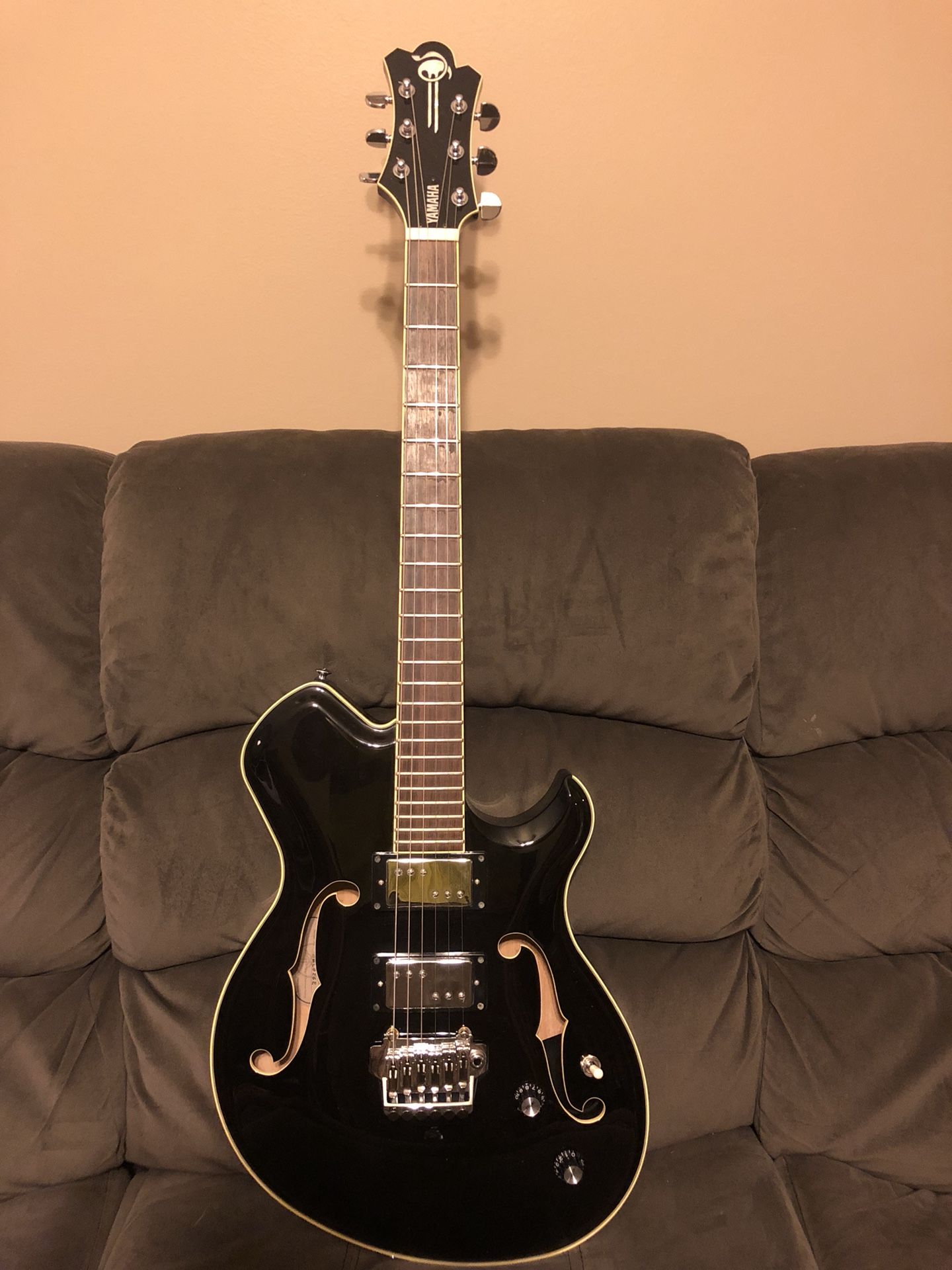 Yamaha CV820WB Wes Borland Signature Model