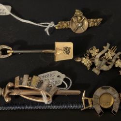 Brooch 