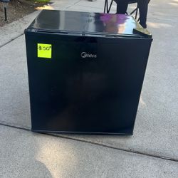 Mini Fridge 