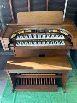 1960’s Gulbransen electric organ with leslie speaker system
