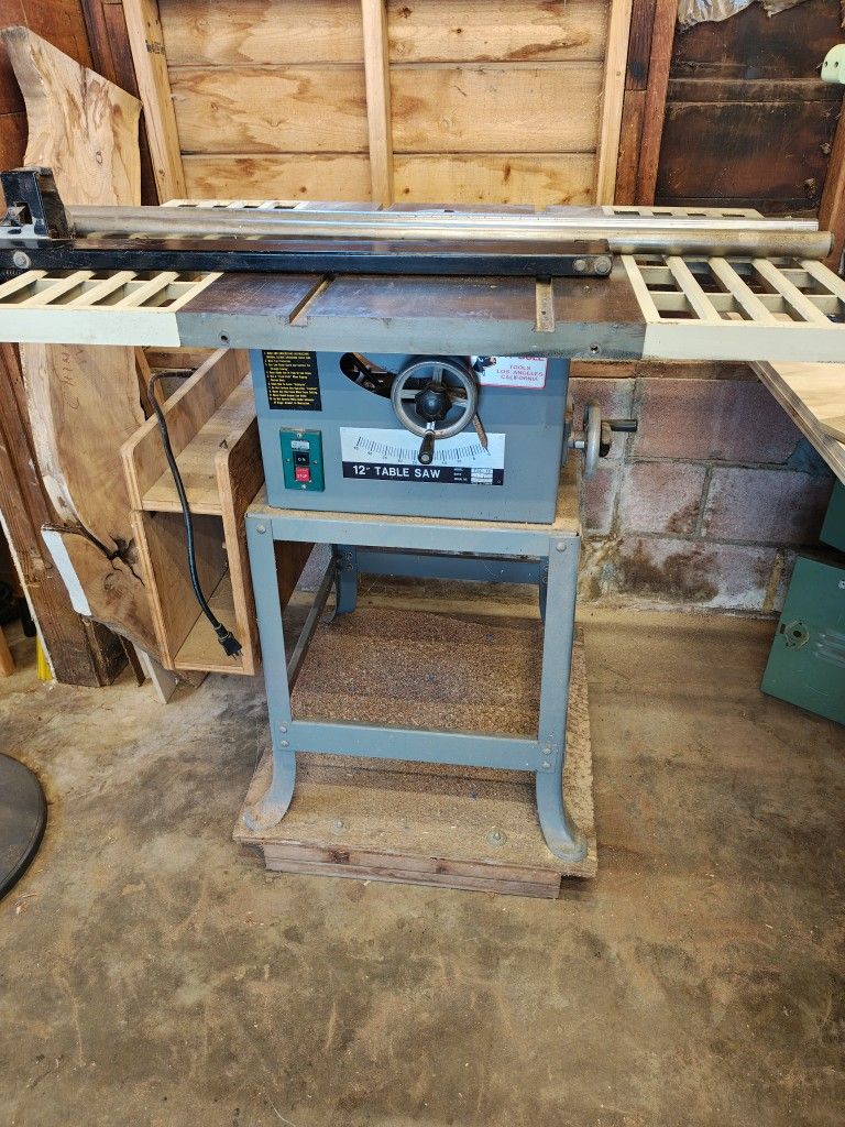 Contractor Table Saw, Cast Iron Top