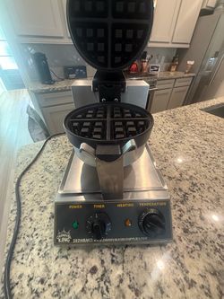 Carnival King 382WBM13 Commercial Waffle Maker