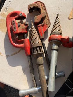 Pipe fitting tools