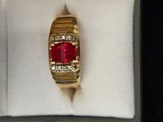 Mens gold ring red birthstone size 9.5, 10k, 11.9g yellow gold