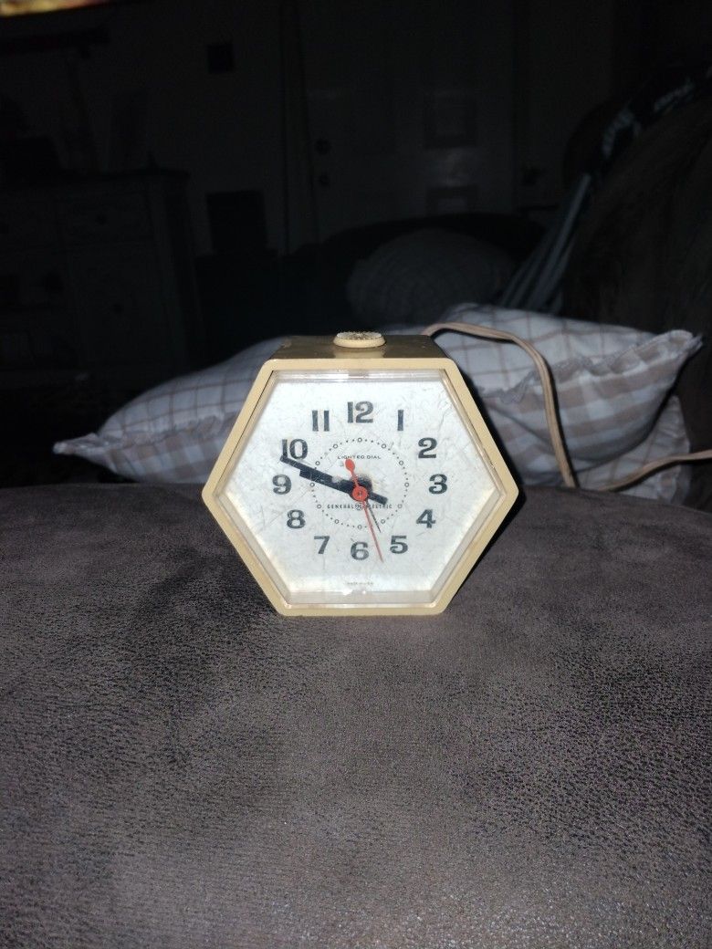 Vintage 1950s Alarm Clock Still Works