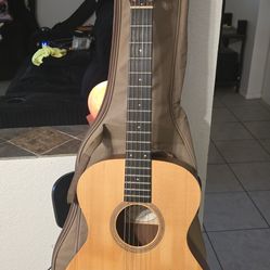 Taylor academy Acustic guitar 12e-n
