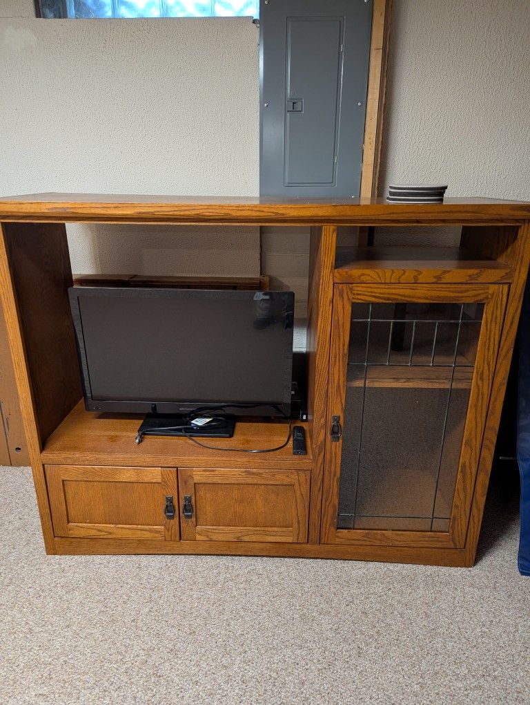 Entertainment Center/ TV Stand / Cabinet