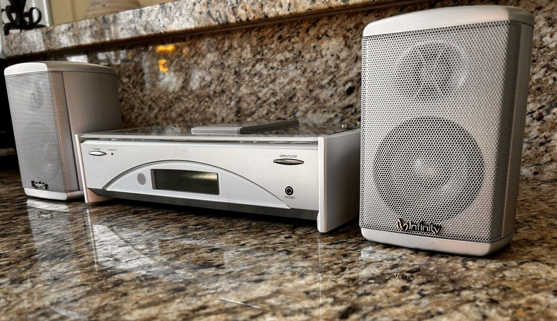JVC FS-SD5 Executive Mini CD Stereo System with Infinity Total Solutions SAT-750 2-way Speakers – Like NEW!