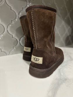 Kids UGGS size 4