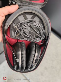 V moda Black Over-Ear Headphones with Carry Case
