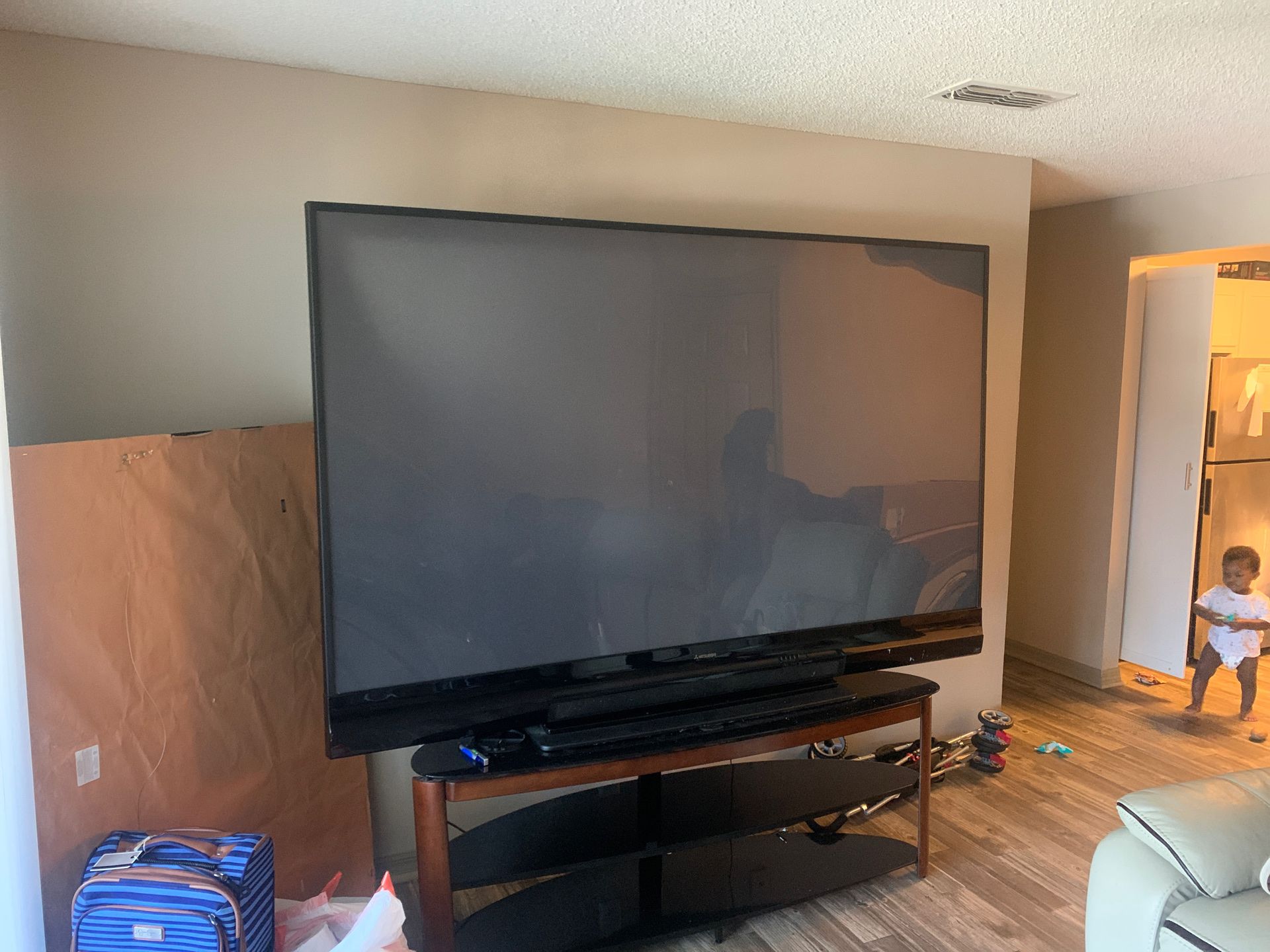 Mitsubishi 90 inch TV