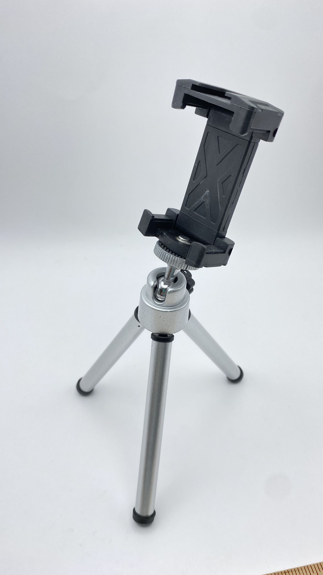 EMART Desktop Tripod ~ Holds Cellphones  8”T 