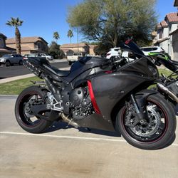 2011 Yamaha R1 Red Raven